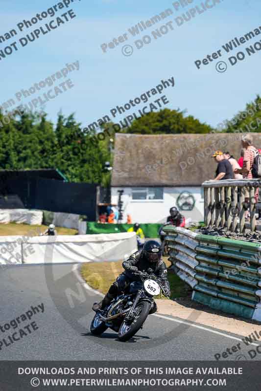 Vintage motorcycle club;eventdigitalimages;mallory park;mallory park trackday photographs;no limits trackdays;peter wileman photography;trackday digital images;trackday photos;vmcc festival 1000 bikes photographs